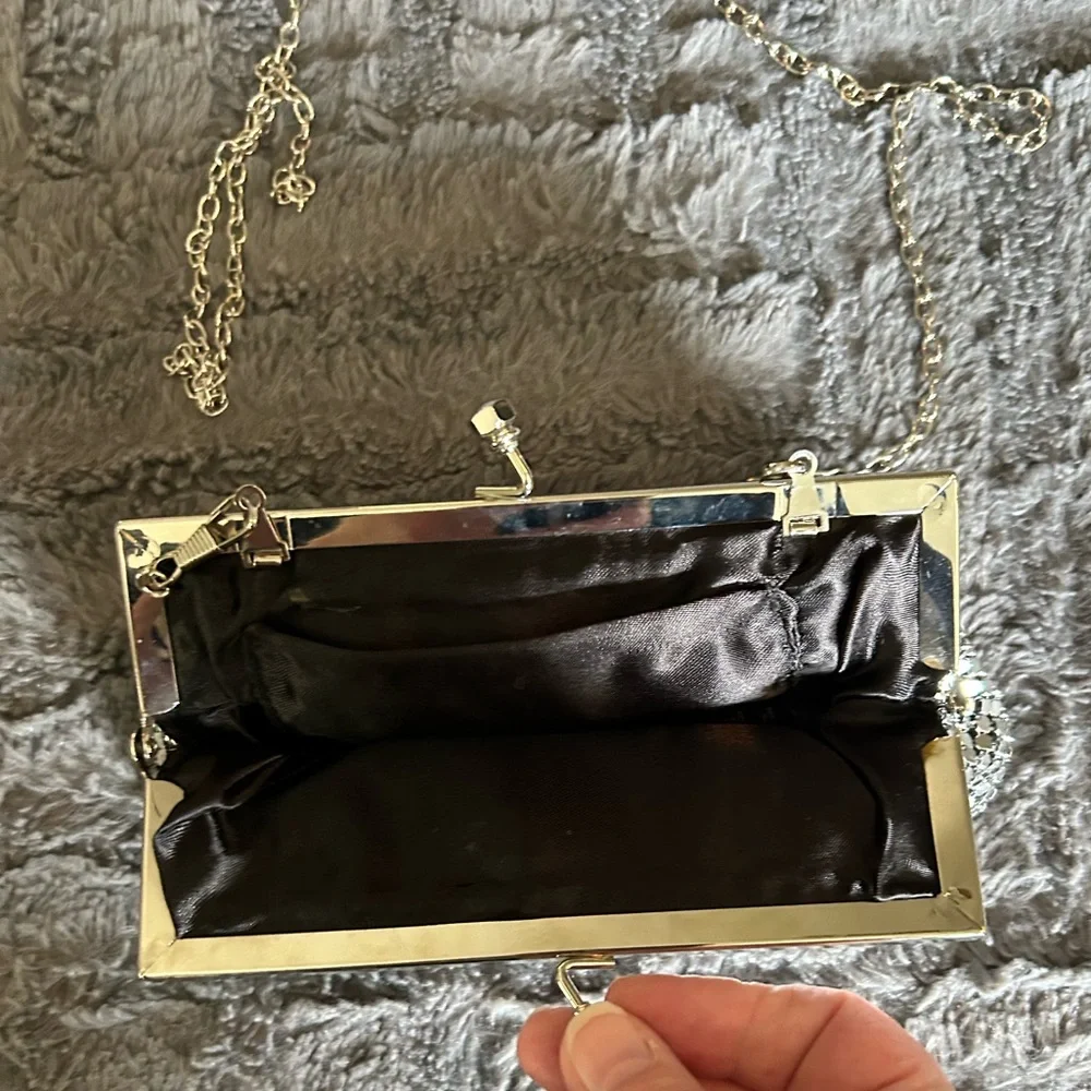 Elegant Silver Mesh Evening Bag - Picture 4 of 6